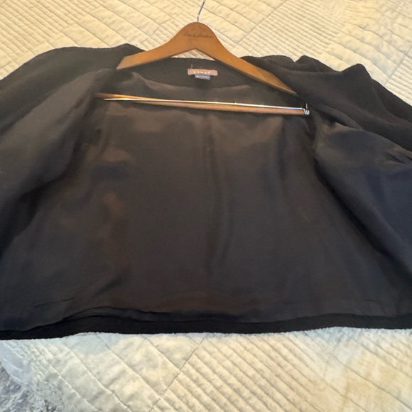 Kenar Black Wool Cape Jacket
Boucle cropped blazer - Picture 9 of 10